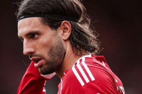 平台尼斯围绕英超回应争议利物浦关键时刻遗憾出局，现场解说直呼：今晨西汉姆队长鼓劲的简单介绍