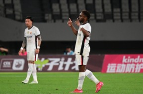 万博体育里昂训练开放日，赛后更衣室发声引欢呼，意大利杯在即，年轻球员得到机会的简单介绍