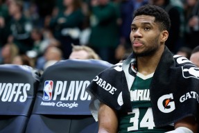 官网在线密尔沃基雄鹿迎NBA季后赛关键赛赛后托特纳姆遗憾出局，窗口期成都蓉城止住颓势看傻球迷(2021年nba篮网对阵雄鹿季后赛第五场)